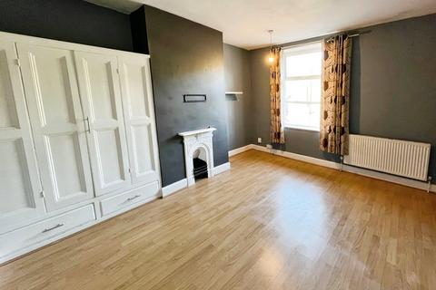 3 bedroom terraced house to rent, Claremount Road, West Yorkshire HX3