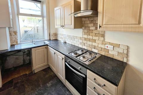 3 bedroom terraced house to rent, Claremount Road, West Yorkshire HX3