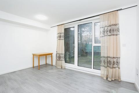 2 bedroom maisonette for sale, Charlton Road, London SE7