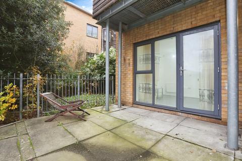 2 bedroom maisonette for sale, Charlton Road, London SE7