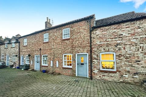 2 bedroom end of terrace house to rent, The Village, York YO32