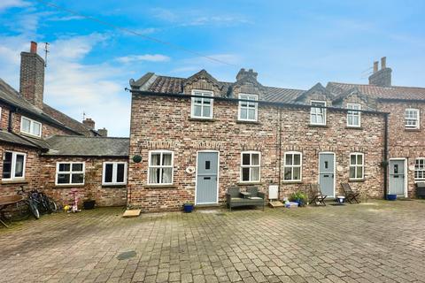 3 bedroom house to rent, The Village, York YO32