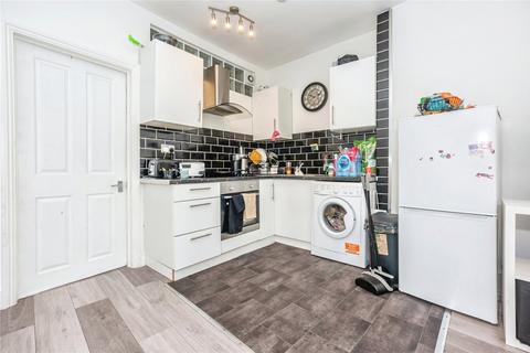 2 bedroom flat to rent, Hollydale Road, London SE15