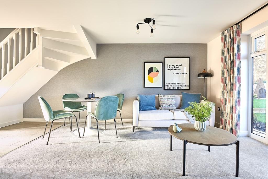Open plan living a bright light area to...