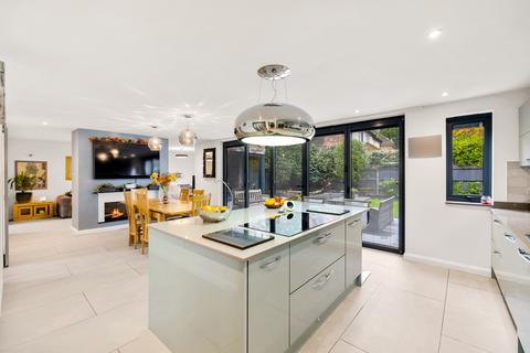 3 Artel Croft, Crawley, RH10 1JS