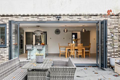 3 Artel Croft, Crawley, RH10 1JS