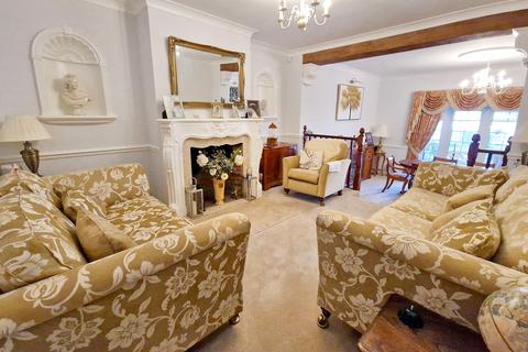 5 bedroom semi-detached house for sale, Brompton Farm Road, Rochester