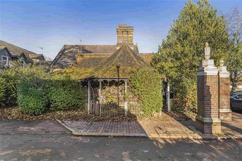 2 bedroom detached house for sale, Harpenden AL5