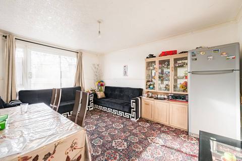 2 bedroom maisonette for sale, Fern Street, London E3