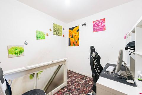 2 bedroom maisonette for sale, Fern Street, London E3