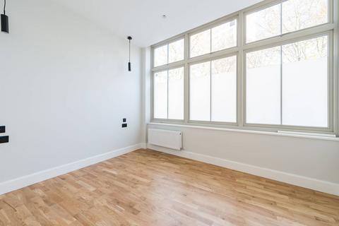 2 bedroom flat to rent, Hornsey Road, Highbury, London, N7