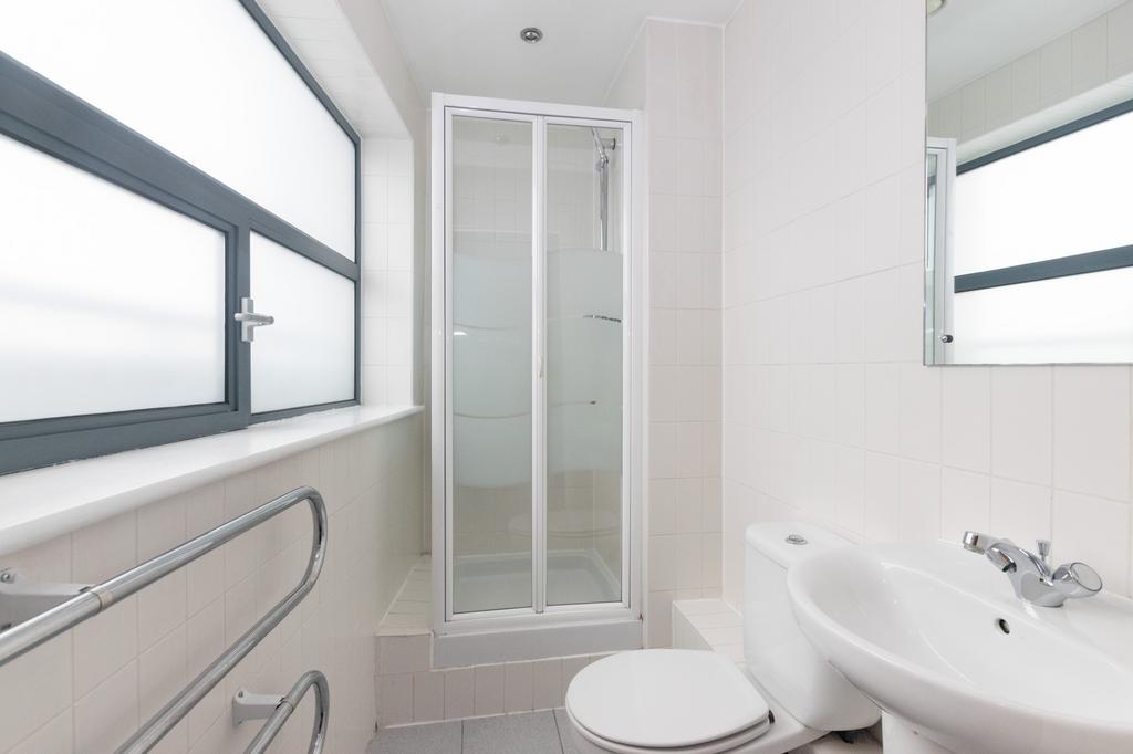 Bedroom1ensuite