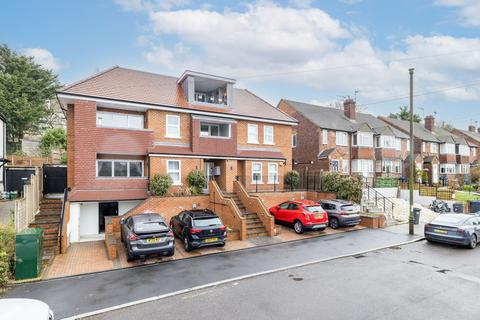 2 bedroom flat for sale, South Drive, Elston Court, CR5