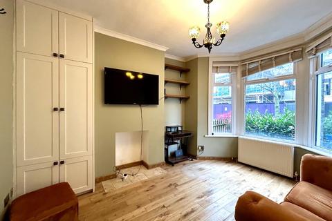 1 bedroom apartment to rent, Commercial Way, Peckham, SE15