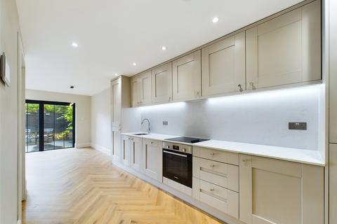 3 bedroom flat for sale, Brooke Road, Stoke Newington, London, N16