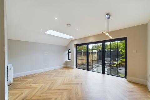 3 bedroom flat for sale, Brooke Road, Stoke Newington, London, N16