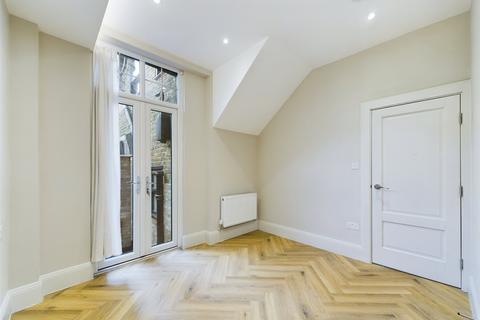 3 bedroom flat for sale, Brooke Road, Stoke Newington, London, N16