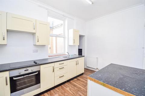 2 bedroom terraced house for sale, Alverthorpe Road, Wakefield WF2