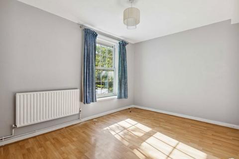 2 bedroom flat to rent, Union Grove, London SW8