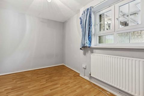 2 bedroom flat to rent, Union Grove, London SW8