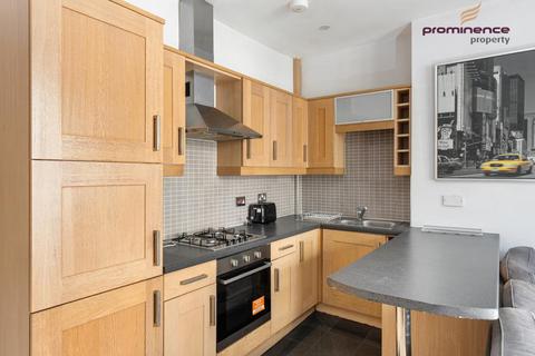 2 bedroom flat to rent, Western Road, Hove BN3 1AE