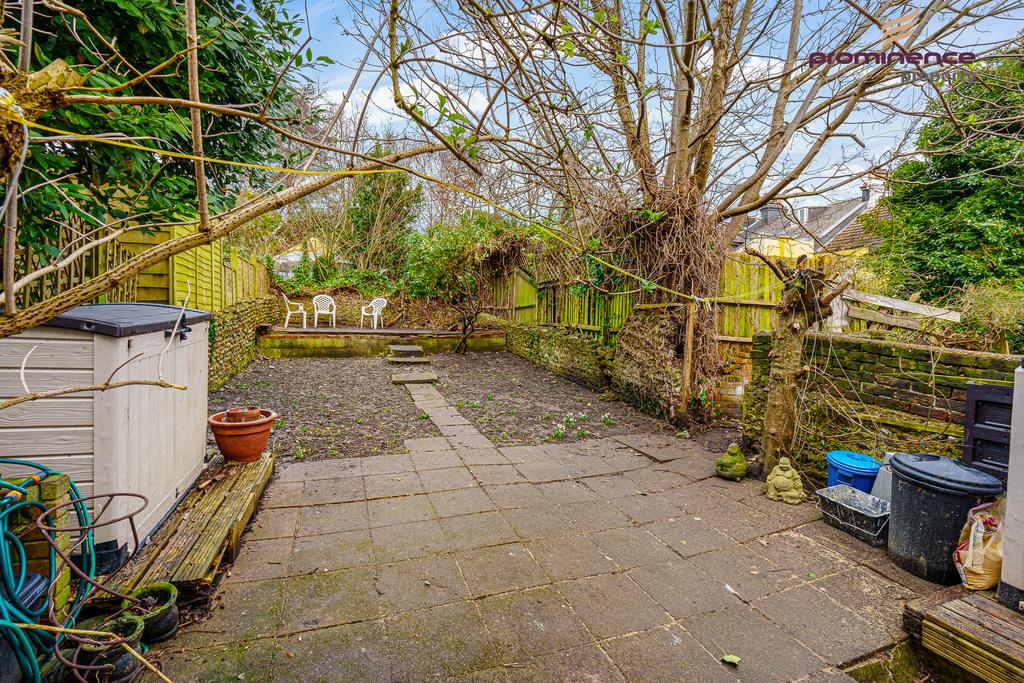 Roundhill Crescent-8
