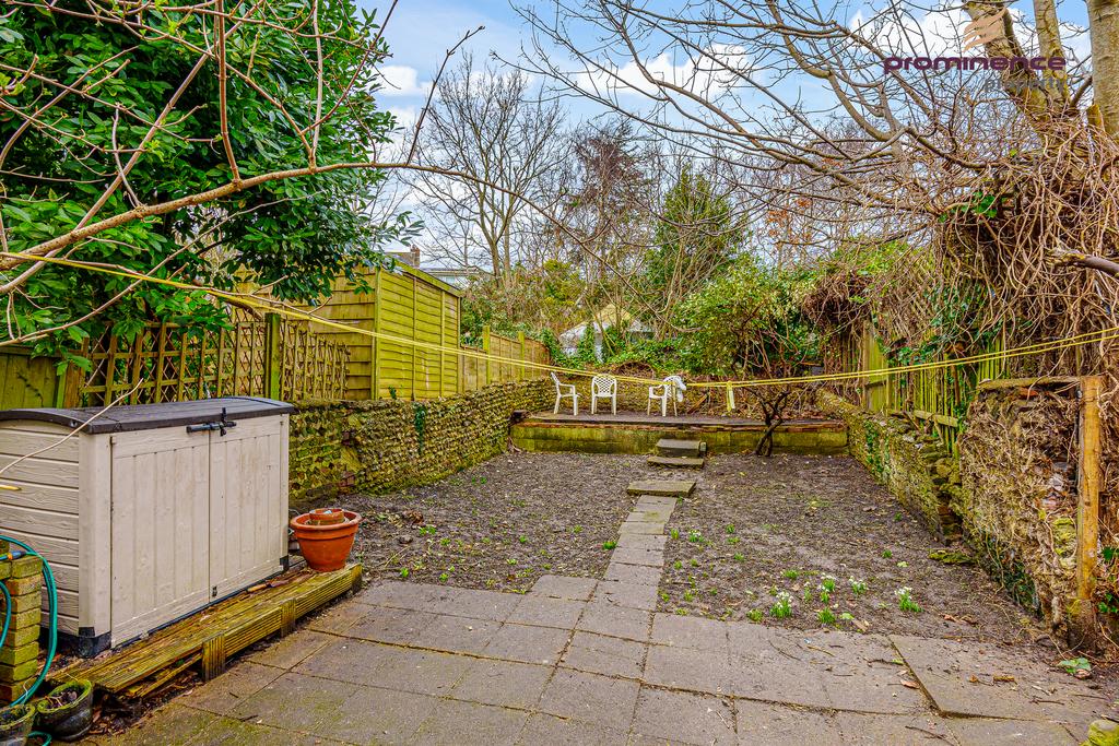 Roundhill Crescent-9