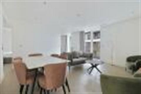 3 bedroom flat to rent, Lambert House, London SW11