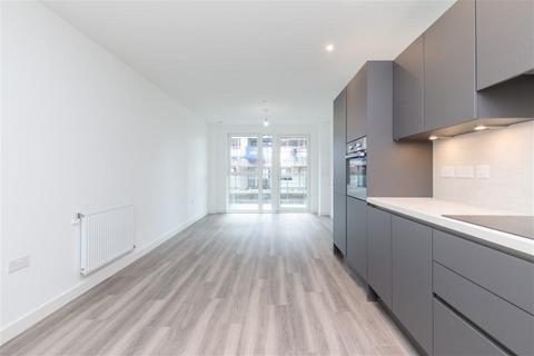 3 bedroom flat to rent, John Charles Tower, London E13