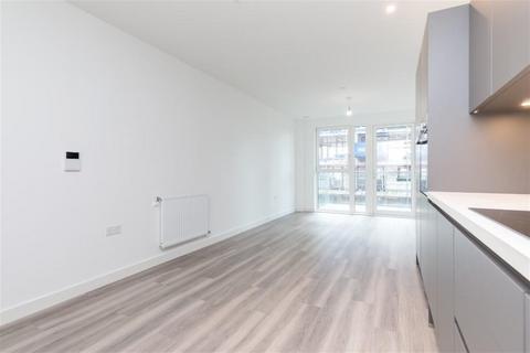 3 bedroom flat to rent, John Charles Tower, London E13