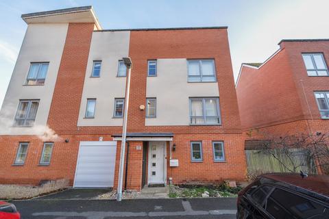 3 bedroom townhouse for sale, Battle Square, Reading, Berkshire