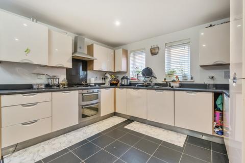 3 bedroom townhouse for sale, Battle Square, Reading, Berkshire