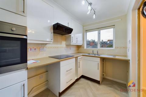 1 bedroom flat for sale, Maldon Court, COLCHESTER CO3