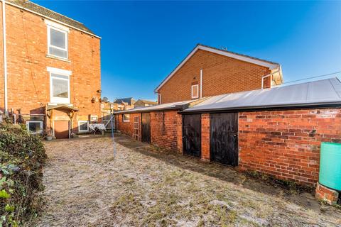 2 bedroom end of terrace house for sale, Barnsley Road, Hemsworth, Pontefract, West Yorkshire, WF9