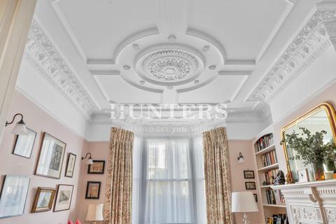 4 bedroom house for sale, Solent Road, London