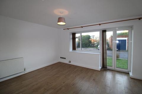 2 bedroom flat to rent, Dollis Drive, Farnham GU9