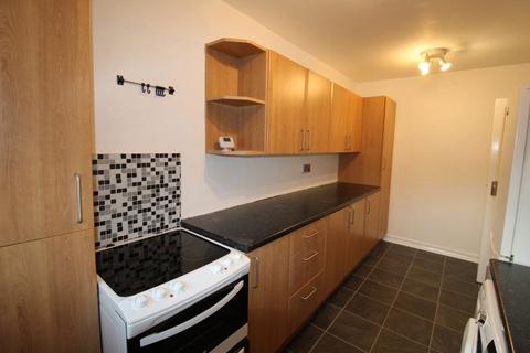 2 bedroom flat to rent, Dollis Drive, Farnham GU9