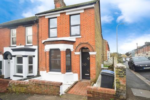 3 bedroom end of terrace house to rent, Limes Road Dover CT16