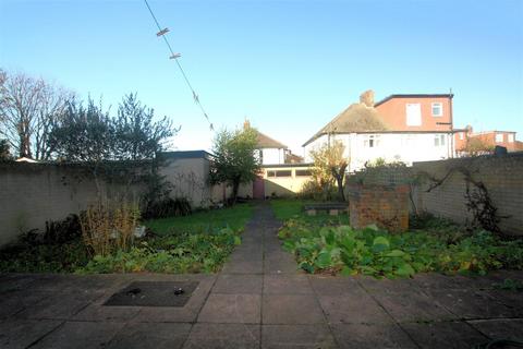 4 bedroom end of terrace house for sale, Manor Way, Mitcham