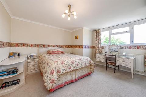 2 bedroom semi-detached house for sale, Crosbie Close, Chichester, PO19