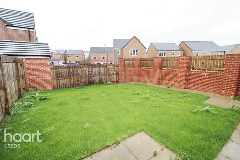 3 bedroom detached house for sale, Woodpecker Road, DEWSBURY