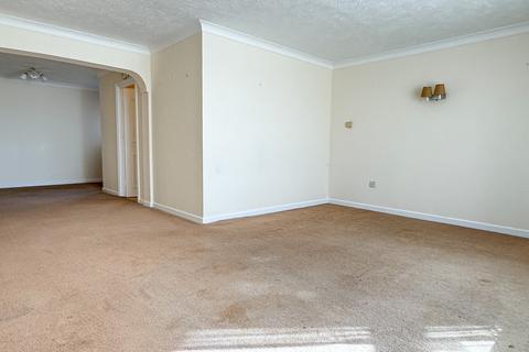 2 bedroom ground floor flat for sale, The Esplanade, Bognor Regis