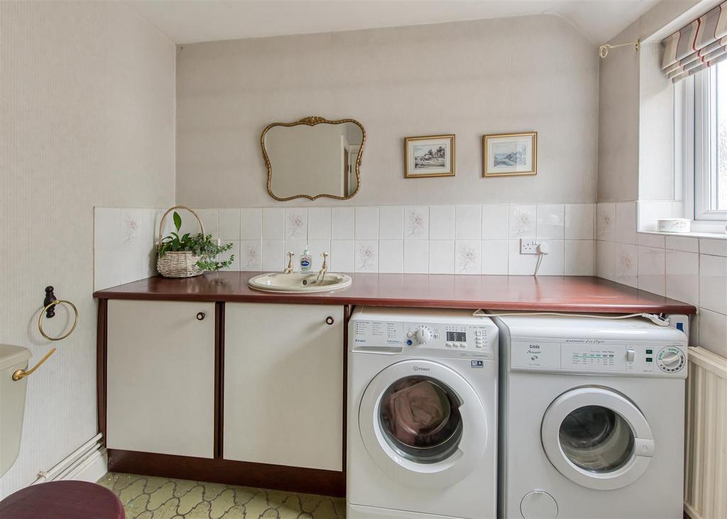 18 Maythorn Gardens laundry.jpg