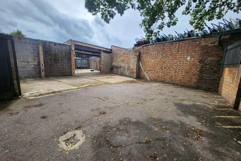 Storage to rent, Whitehorse Road, Croydon