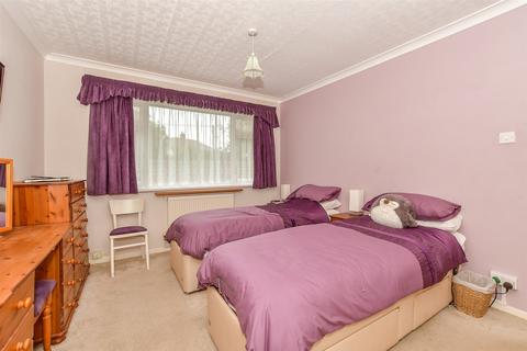 2 Craythorne Close, New Romney, TN28 8JQ