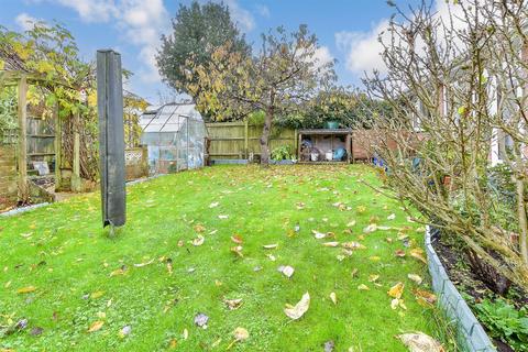 2 Craythorne Close, New Romney, TN28 8JQ