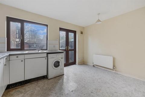 3 bedroom terraced house for sale, Farriers Close, Epsom