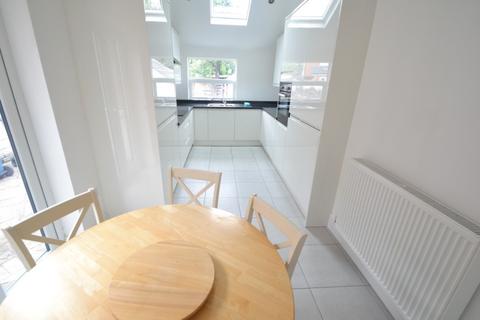 5 bedroom detached house to rent, Chantrey Road, West Bridgford NG2