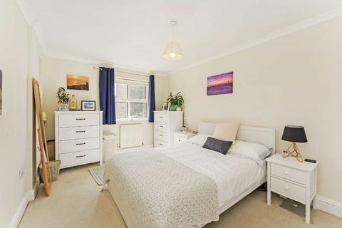 2 bedroom flat for sale, Balham High Road, London SW17