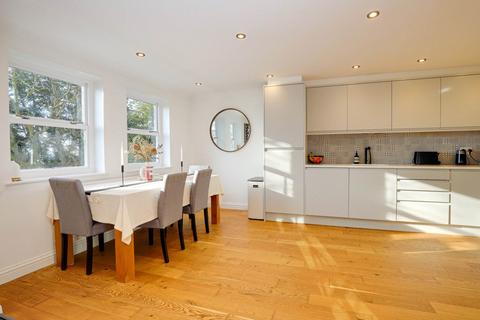 2 bedroom apartment for sale, Eastcliff, The Warren, Reading